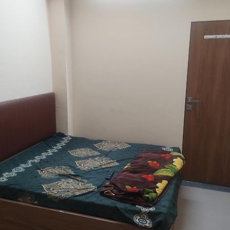 Hotel Metro Althan Сурат Екстериор снимка
