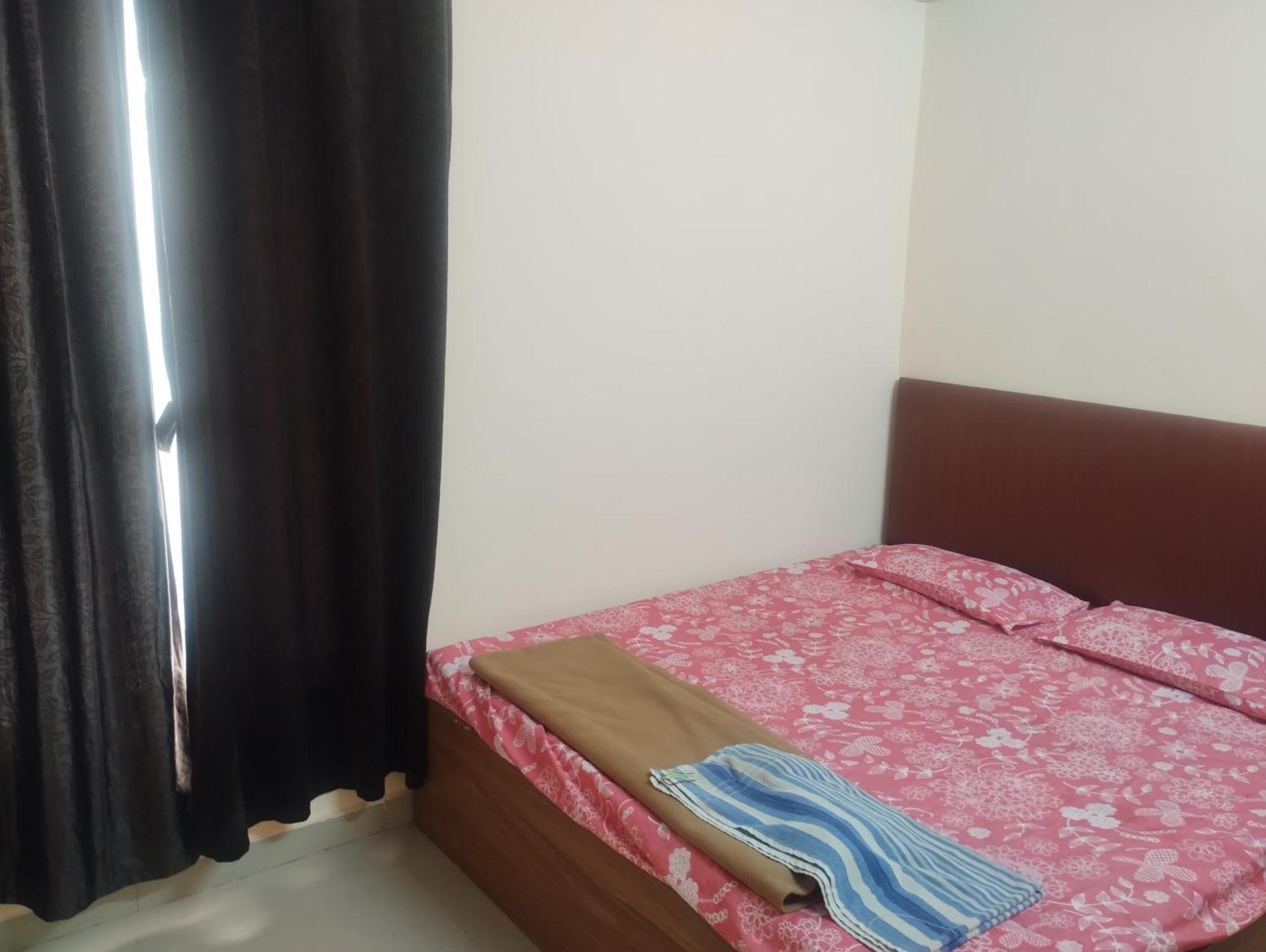 Hotel Metro Althan Сурат Екстериор снимка