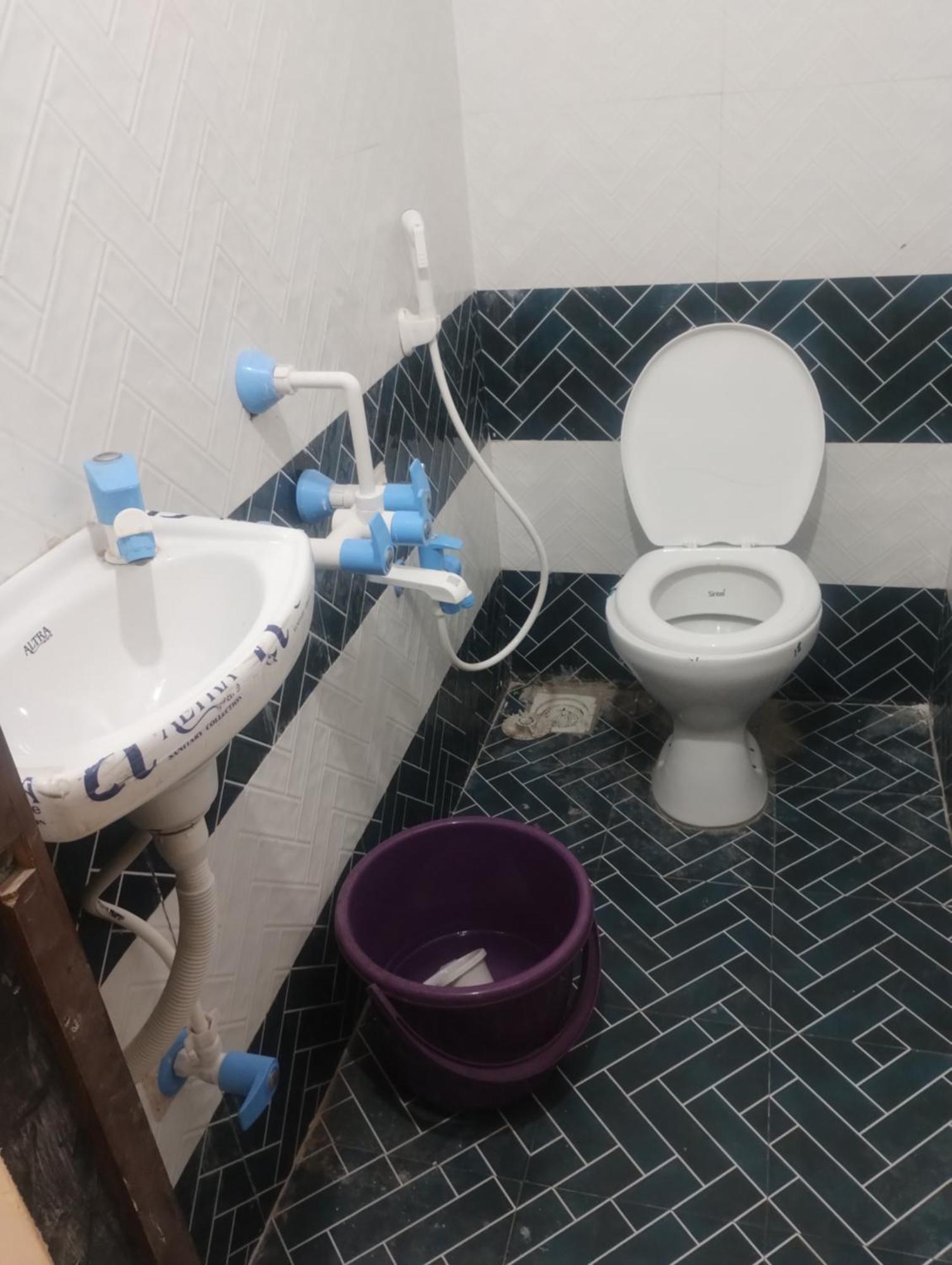 Hotel Metro Althan Сурат Екстериор снимка